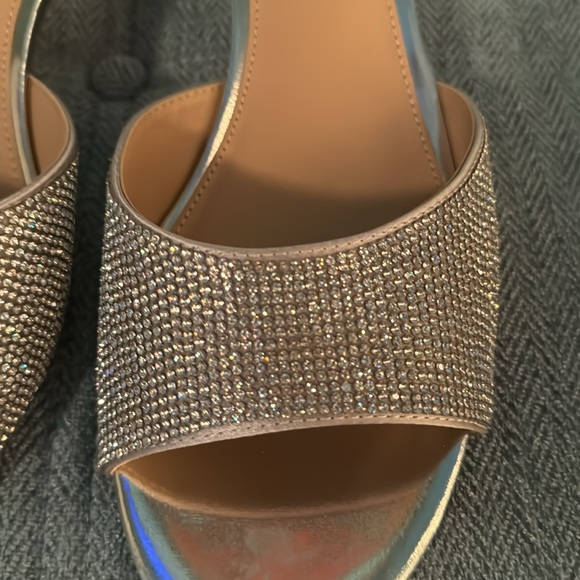 Bar lll Silver bling 11M Sandal with round lucite heel. Comfortable too! NEW - Picture 4 of 8